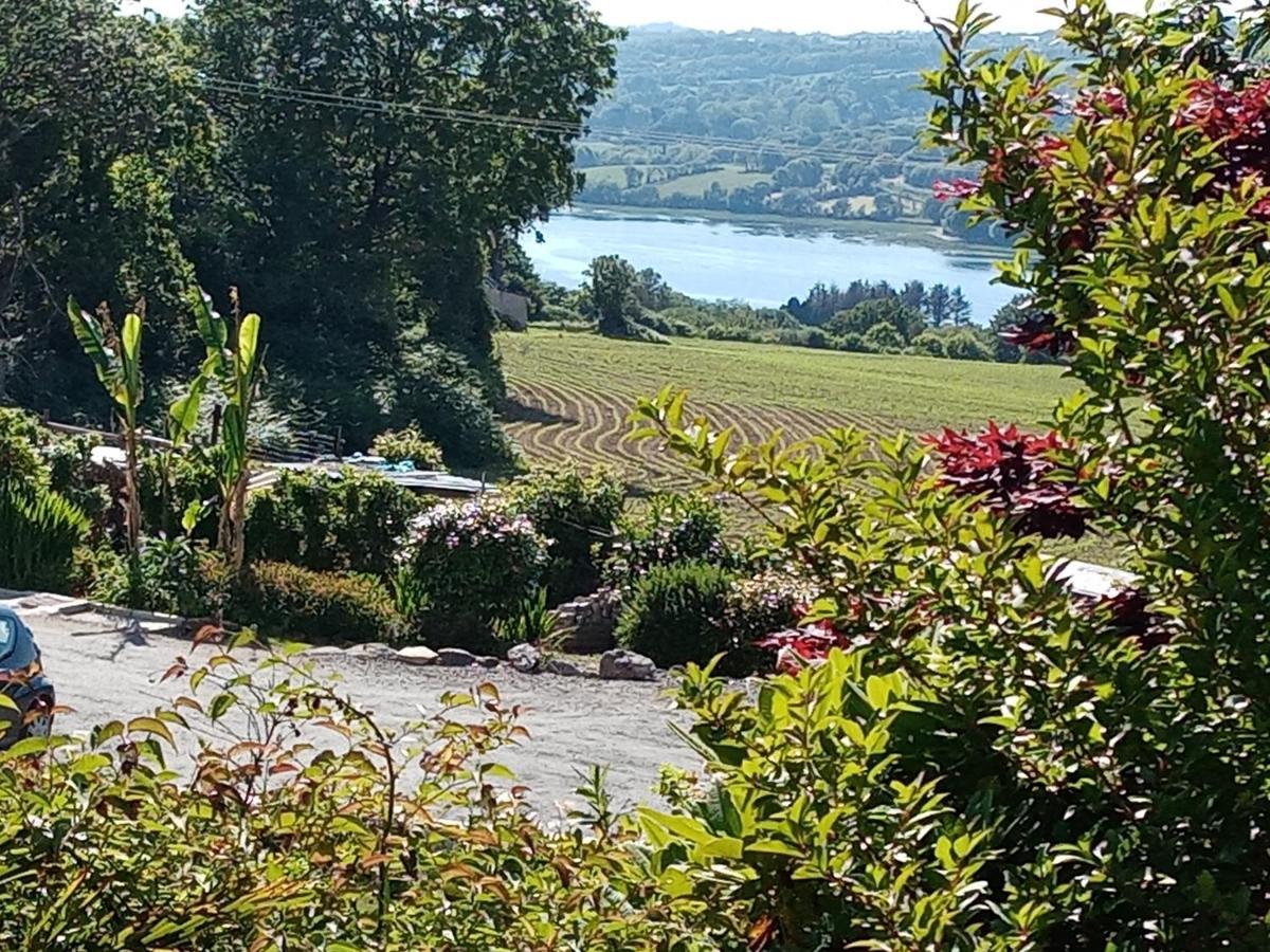 Le Rocher Du Samoyede Dirinon Exterior photo