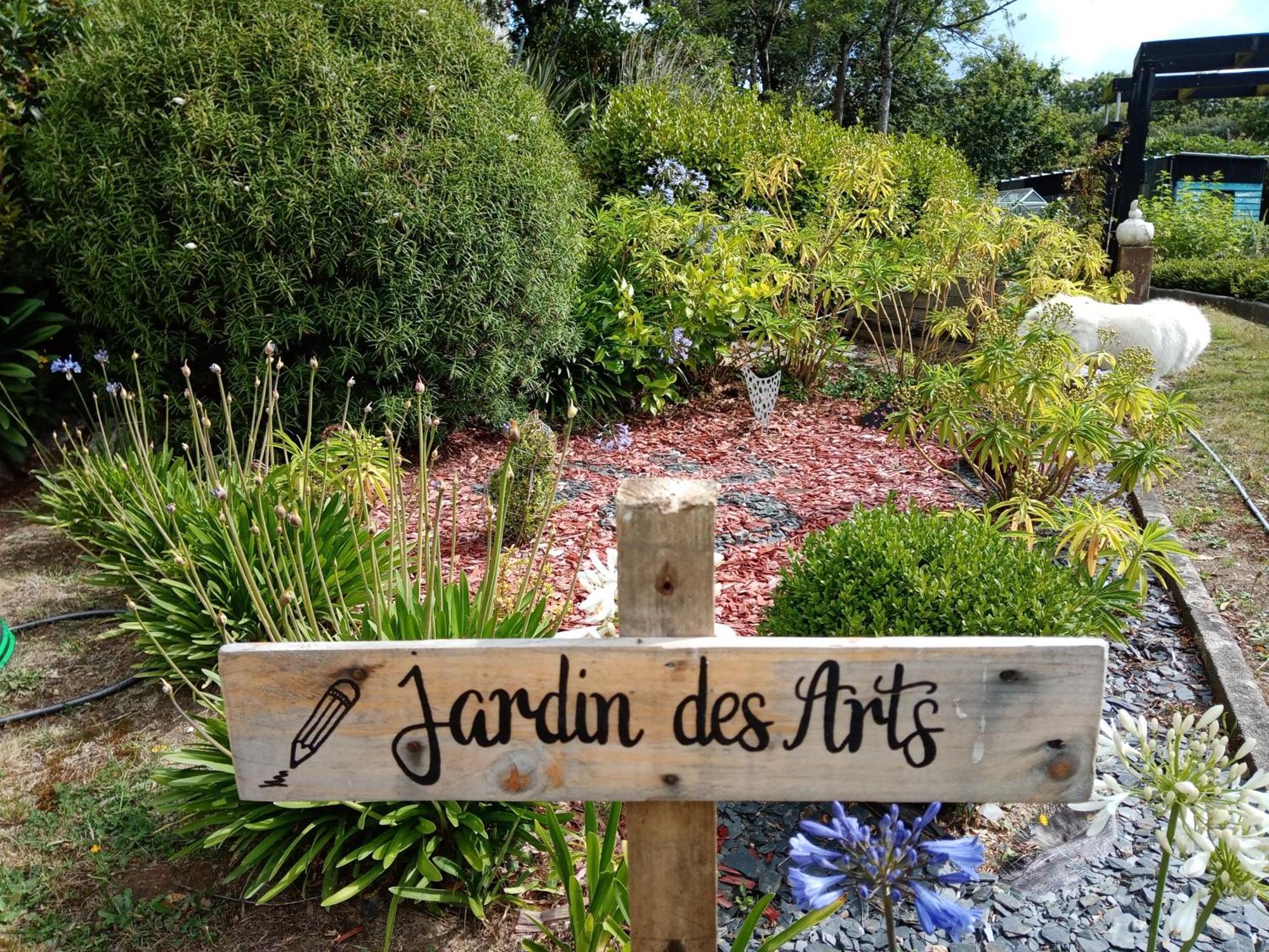 Le Rocher Du Samoyede Dirinon Exterior photo