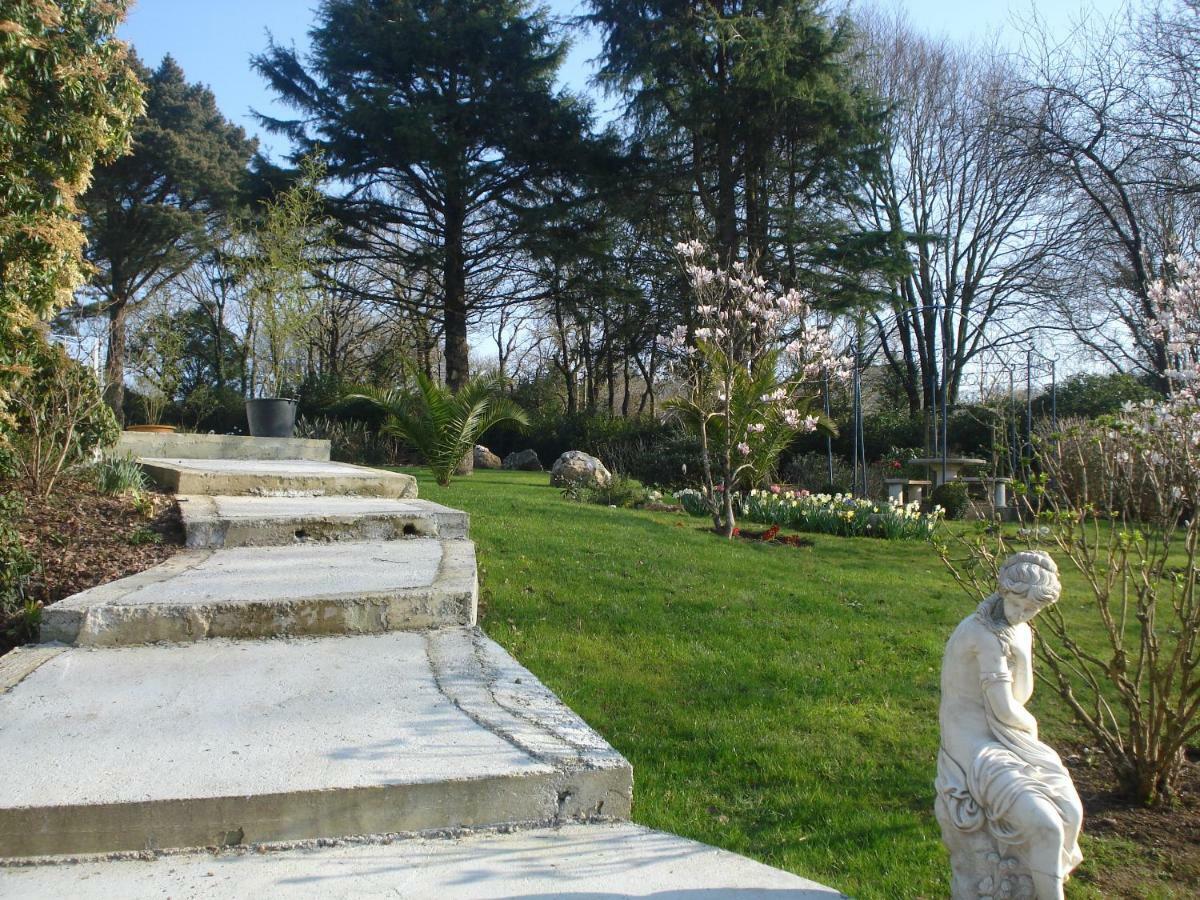 Le Rocher Du Samoyede Dirinon Exterior photo
